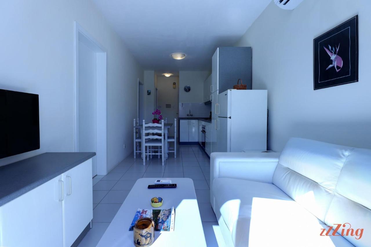 Seaside Apt With Side Sea Views - New Мелліха Екстер'єр фото